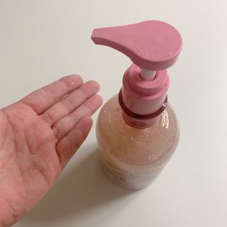 벨먼 내추럴스파 수분광채 스크럽 바디워시 600ml 5종 — 4.5점을 준 리뷰어가 2022년 5월 올린 사용 사진