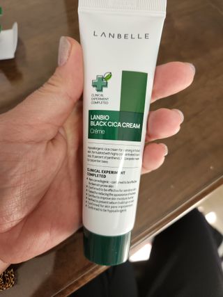 랑벨 랑바이오 블랙 시카 크림 50ml(블랙비 프로폴리스, 시카 4종, 판테놀 10 함유) — 5점을 준 리뷰어가 2022년 5월 올린 사용 사진