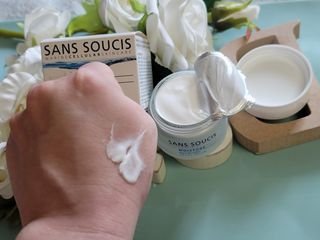 산수시 아쿠아 베네핏 24h 수부지 물광 속건조 수분크림 50ml — 4.5점을 준 리뷰어가 2021년 6월 올린 사용 사진