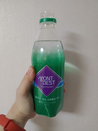 몽베스트 Montbest with Sparkling water Plain 20병 — 5점을 준 리뷰어가 2021년 11월 올린 사용 사진