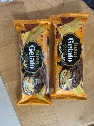 롯데제과 본젤라또 비스킷&바닐라카라멜바, 본젤라또 베리쇼콜라컵 — 5점을 준 리뷰어가 2021년 12월 올린 사용 사진