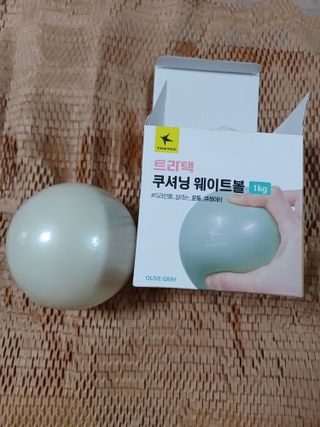 트라택 쿠셔닝 웨이트볼 0.5kg + 1kg SET — 5점을 준 리뷰어가 2022년 6월 올린 사용 사진
