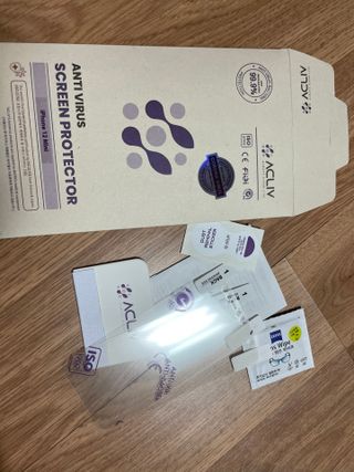 아클리브 Eco 항균 항바이러스 액정 보호필름(iPhone) — 4점을 준 리뷰어가 2022년 8월 올린 사용 사진