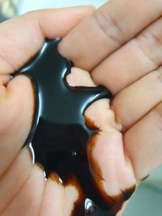 헤어플러스 블랙 컬러본드 샴푸 트리트먼트 300ml — 4점을 준 리뷰어가 2021년 5월 올린 사용 사진