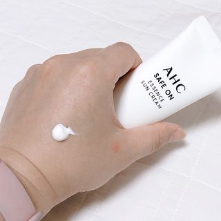 [AHC] 세이프온 에센스 선크림 올리브영 스페셜 증정 기획세트 — 5점을 준 리뷰어가 2022년 6월 올린 사용 사진