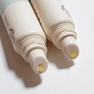 [후르디아] 올리브영 착한보습 비건 립버터 2종 — 5점을 준 리뷰어가 2023년 1월 올린 사용 사진