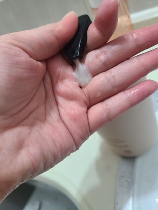 프리마인 더이상 뻣뻣하고 효과없는 탈모샴푸는 NO. 근본부터 케어하는 셀베이스 그린티샴푸(500ml) — 5점을 준 리뷰어가 2023년 1월 올린 사용 사진