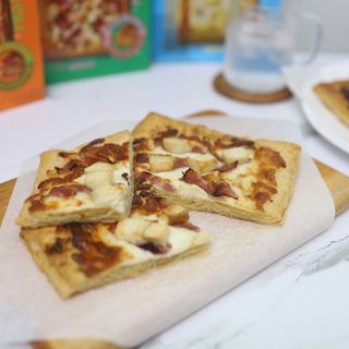 [푸딩팩토리] 페스츄리 피자 4종 택3_파이브 치즈/페퍼로니 비프칠리/고추베이컨 포테이토/허니고르곤졸라 — 5점을 준 리뷰어가 2022년 7월 올린 사용 사진