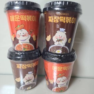유비쿡 컵떡볶이 매운컵떡볶이2개/ 짜장컵떡볶이 2개  총 4개세트 — 5점을 준 리뷰어가 2021년 4월 올린 사용 사진