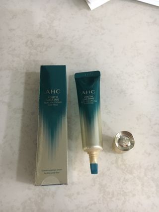 [NEW 탄력유턴 아이크림] AHC 유스 래스팅 리얼 아이크림 포 페이스 — 5점을 준 리뷰어가 2021년 3월 올린 사용 사진