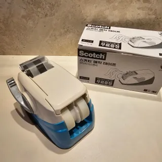 3M 한번의 터치로 깔끔하게 착! 원터치 테이프 디스펜서 — 5점을 준 리뷰어가 2023년 7월 올린 사용 사진
