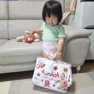 킨도 프리미엄 에어드라이v2 팬티형 기저귀 — 5점을 준 리뷰어가 2021년 7월 올린 사용 사진