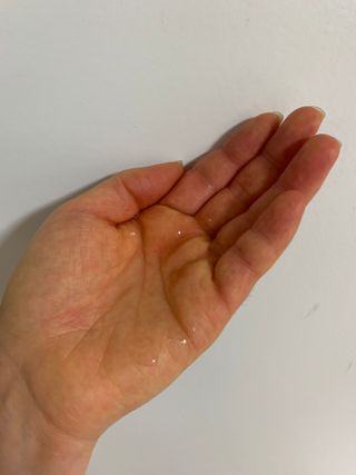 썸헤어 / SUMHAIR 썸헤어 실키 테라피 헤어 에센스 — 5점을 준 리뷰어가 2021년 6월 올린 사용 사진