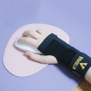 반테린서포터 손목 — 4점을 준 리뷰어가 2021년 7월 올린 사용 사진