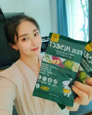 [푸디웜] 라포그  리얼인섹트 웨이트밸런스 저알러지 강아지 사료  1.2KG — 5점을 준 리뷰어가 2022년 7월 올린 사용 사진