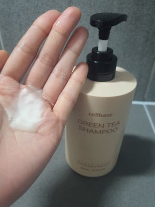프리마인 더이상 뻣뻣하고 효과없는 탈모샴푸는 NO. 근본부터 케어하는 셀베이스 그린티샴푸(500ml) — 5점을 준 리뷰어가 2023년 3월 올린 사용 사진