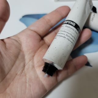 멈칫(MUMCHIT) 넥퍼퓸 NECKPERFUME 2가지 향 — 5점을 준 리뷰어가 2021년 11월 올린 사용 사진