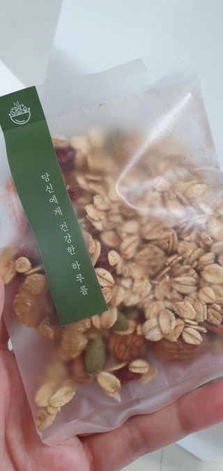 [그래한끼] 무설탕/저당 시리얼타입 수제그래놀라 (40gX10개) — 5점을 준 리뷰어가 2022년 6월 올린 사용 사진