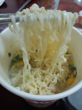 NISSIN 닛신 컵누들  4종 - 씨푸드오리지날, 씨푸드 스파이시, 씨푸드 커리, 씨푸드 XO소스 — 5점을 준 리뷰어가 2022년 5월 올린 사용 사진
