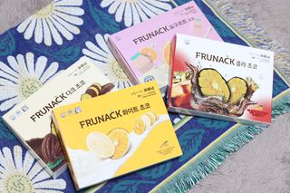 프루낵 제주감귤 초코12봉입 4종(화이트초코,다크초코,요구르트초코,콜라초코)  57.6g(4.8g*12봉입) !!! — 5점을 준 리뷰어가 2022년 11월 올린 사용 사진
