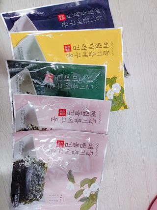 [해림맛김] 들기름에 구운 바삭바삭 김 4종 세트 + 1종 랜덤발송 총5개입 — 5점을 준 리뷰어가 2021년 2월 올린 사용 사진