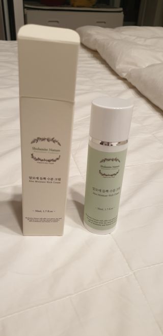 술람미네이처 자연주의 화장품ㅣ속보습 충전 + 민감/트러블 피부 진정 - 알로에 듬뿍 수분 크림 50ml — 5점을 준 리뷰어가 2022년 6월 올린 사용 사진