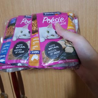 비타크래프트 포에시 델리스 고양이 파우치 85g 9가지맛 1팩씩 — 5점을 준 리뷰어가 2021년 8월 올린 사용 사진