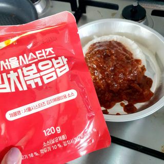 [서울시스터즈] CU 김치 4총사 세트-김치볶음밥, 김치큐브닭, 김치바삭김, 김치아몬드 — 5점을 준 리뷰어가 2021년 10월 올린 사용 사진