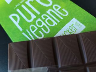 당류2g 자일리톨로 단맛을낸 슈카 퓨어비건 무설탕초콜릿 Xucker vegan 2개입 — 5점을 준 리뷰어가 2021년 4월 올린 사용 사진