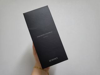 르핸스 퍼포밍 5 샴푸 비반트 포렛/베티버 포그 — 5점을 준 리뷰어가 2023년 3월 올린 사용 사진