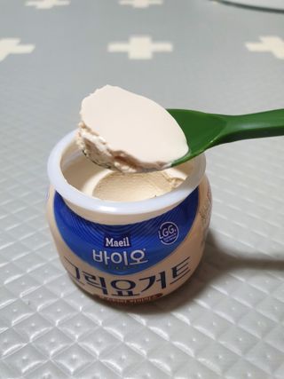 매일바이오 그릭요거트 오리지널 플레인 4개, 로스터리 커피믹스 4개 — 5점을 준 리뷰어가 2021년 12월 올린 사용 사진