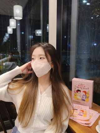 [숨그림]  덴탈마스크 짱구 우리아이 그리고 내가 쓰는 믿을수있는 케릭터 마스크  16종 — 5점을 준 리뷰어가 2021년 11월 올린 사용 사진