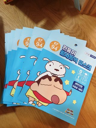 [숨그림]  덴탈마스크 짱구 우리아이 그리고 내가 쓰는 믿을수있는 케릭터 마스크  16종 — 5점을 준 리뷰어가 2021년 11월 올린 사용 사진