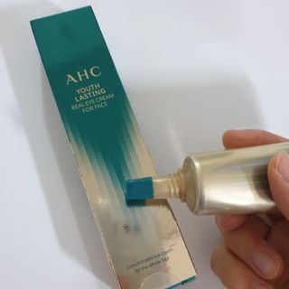 [NEW 탄력유턴 아이크림] AHC 유스 래스팅 리얼 아이크림 포 페이스 — 5점을 준 리뷰어가 2021년 3월 올린 사용 사진