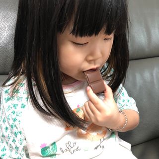 당류2g 자일리톨로 단맛을낸 슈카 퓨어비건 무설탕초콜릿 Xucker vegan 2개입 — 3.5점을 준 리뷰어가 2021년 4월 올린 사용 사진