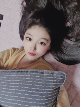 [후르디아] 올리브영 꿀과즙 립밤 2종 (블루베리/석류) — 5점을 준 리뷰어가 2021년 4월 올린 사용 사진