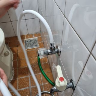 바디빔 물때방지 샤워 호스 2m 꼬임방지 PVC 튜브 — 5점을 준 리뷰어가 2022년 4월 올린 사용 사진