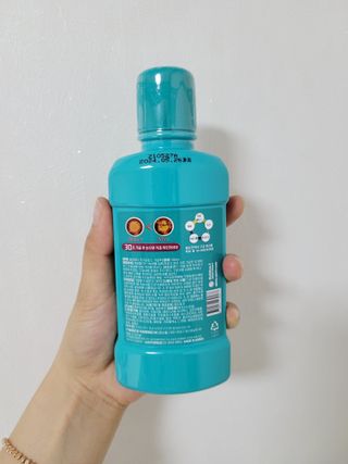 30초 후 눈으로 확인하는 헬리덴티 프라글린스 가글 — 5점을 준 리뷰어가 2021년 6월 올린 사용 사진