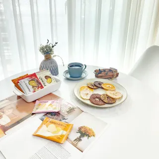 프루낵 제주감귤 초코12봉입 4종(화이트초코,다크초코,요구르트초코,콜라초코)  57.6g(4.8g*12봉입) — 5점을 준 리뷰어가 2022년 10월 올린 사용 사진