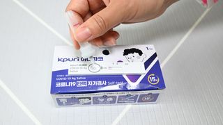 케이퓨리 아나파코 코로나 타액 자가 진단키트 1회분 3개 — 5점을 준 리뷰어가 2023년 4월 올린 사용 사진