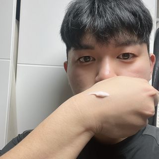 위시스 프리미엄 글루타치온  화이트닝 바디로션 — 5점을 준 리뷰어가 2022년 12월 올린 사용 사진