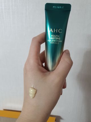 [NEW 탄력유턴 아이크림] AHC 유스 래스팅 리얼 아이크림 포 페이스 — 4.5점을 준 리뷰어가 2021년 3월 올린 사용 사진
