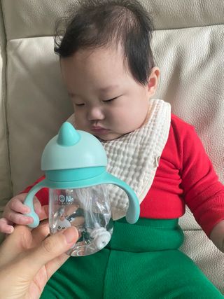 유비맘 트라이탄 코니빨대컵_컬러 랜덤 발송 — 5점을 준 리뷰어가 2021년 1월 올린 사용 사진