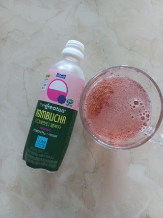 더그레잇티 콤부차 [매일유업] 더그레잇티 44kcal 콤부차 300ml *12개입 (오리지널 6개+베리리치 6개) — 5점을 준 리뷰어가 2023년 7월 올린 사용 사진