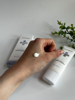 바노바기 코스메틱 바노바기 밀크씨슬 리페어 시카 선스크린 플러스 50ml — 5점을 준 리뷰어가 2023년 2월 올린 사용 사진