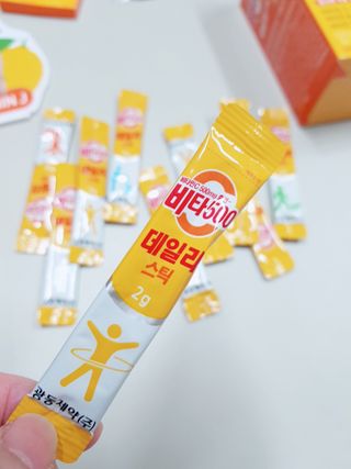 [광동제약] 비타500데일리스틱70포&굿즈3종 — 5점을 준 리뷰어가 2021년 10월 올린 사용 사진