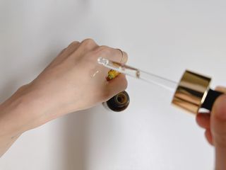 스킨큐어 산다화 비타민c 화이트닝 에센스 30ml — 5점을 준 리뷰어가 2023년 7월 올린 사용 사진