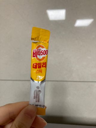 광동생활건강 [광동] 비타500데일리스틱 크리스마스 에디션 60포+20포 추가 증정&쇼핑백+스티커 gift — 5점을 준 리뷰어가 2021년 12월 올린 사용 사진