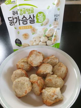 굽네몰 [굽네] 탱글탱글 닭가슴살볼 3종, 닭가슴살 오븐 스테이크 3종 — 5점을 준 리뷰어가 2021년 5월 올린 사용 사진