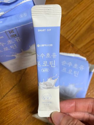 서울약사신협_순수초유프로틴_2.5gx30포 — 5점을 준 리뷰어가 2021년 11월 올린 사용 사진